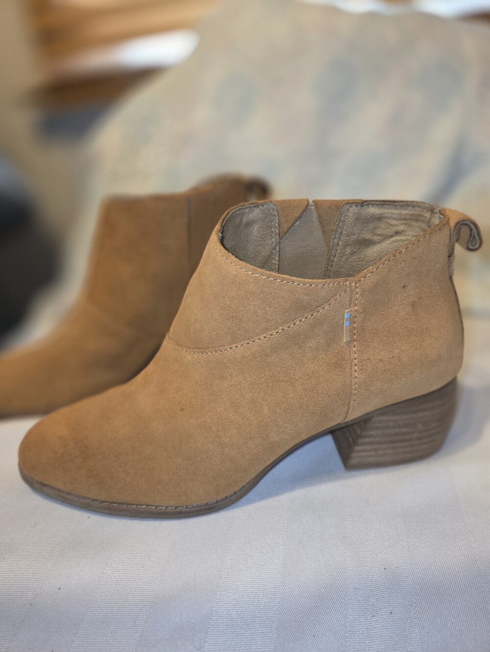 Toms Ankle Boots Size 6 Soft Suede Caramel Brown Wide Heel